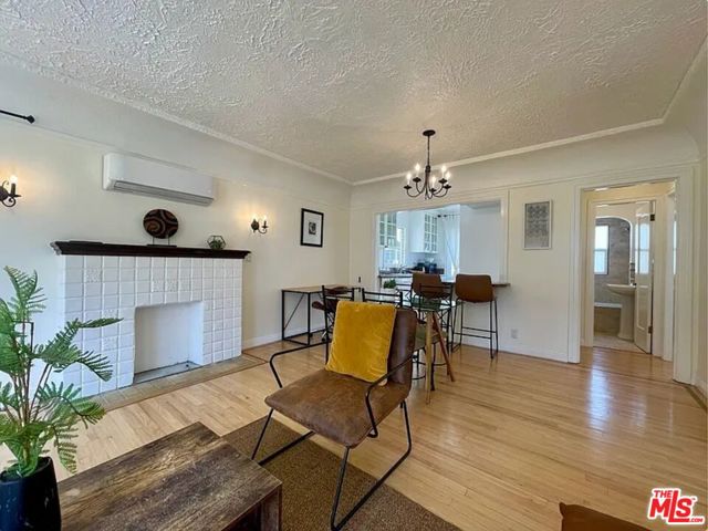 837 5th Street, Santa Monica CA: https://media.crmls.org/mediaz/38464d03-3afb-44ab-a893-01b052847e77.jpg
