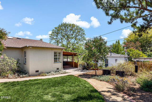 3255 Castera Avenue, Glendale CA: https://media.crmls.org/mediaz/3846af6c-4154-4c79-8806-1ed11e3f0cfb.jpg