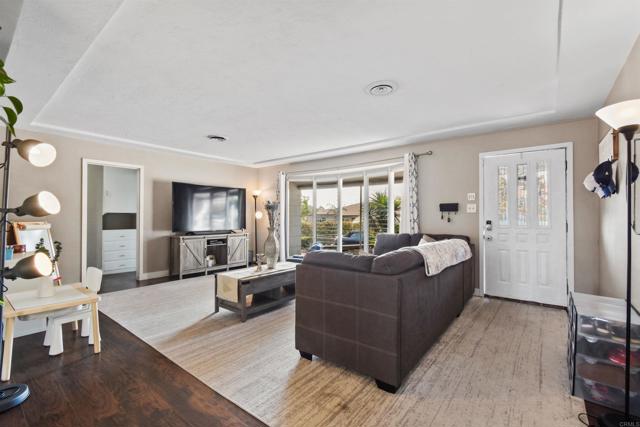 Detail Gallery Image 5 of 38 For 6114 Tarragona Dr, San Diego,  CA 92115 - 4 Beds | 2 Baths