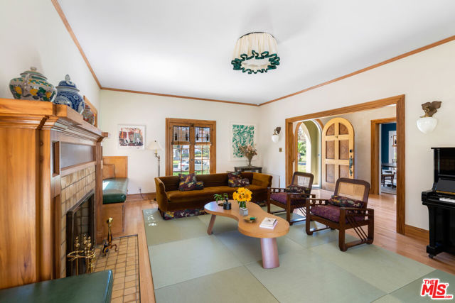 1672 Buckingham Road, Los Angeles CA: https://media.crmls.org/mediaz/384799f4-0f83-4fde-be9b-ed703af804b5.jpg