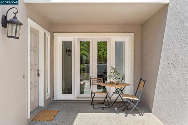 1560 Gilboa Dr, Walnut Creek CA: https://media.crmls.org/mediaz/3847a00e-cf0c-43cf-b281-c87ff94ac8fe.jpg