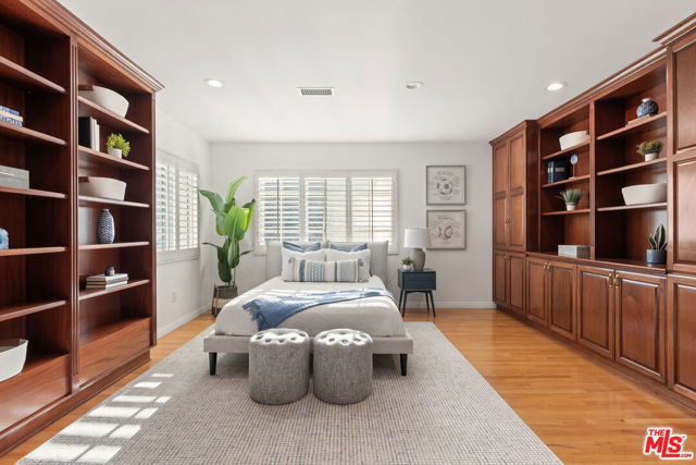 16979 Encino Hills Drive, Encino CA: https://media.crmls.org/mediaz/3847a80c-5a06-4f27-9097-a4841a85870b.jpg