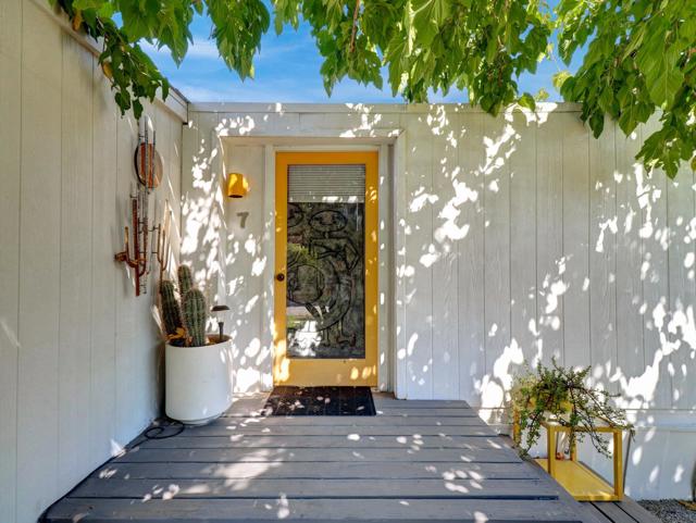 7 Ocotillo Lane, Palm Desert CA: https://media.crmls.org/mediaz/3847e997-ec97-448d-9730-e6a4730d83fd.jpg