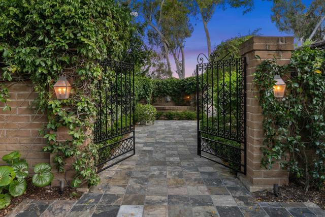 Detail Gallery Image 2 of 43 For 15306 Las Planideras, Rancho Santa Fe,  CA 92067 - 6 Beds | 3/1 Baths