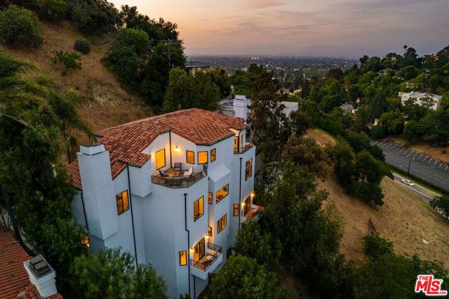 3646 Potosi Avenue, Studio City CA: https://media.crmls.org/mediaz/38486e9d-c0b9-4bf0-abca-c05226af594b.jpg