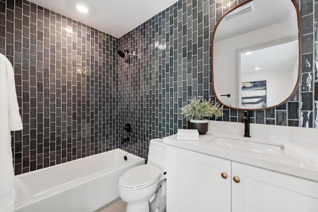 326 Chinquapin Avenue, Carlsbad CA: https://media.crmls.org/mediaz/3848a126-fd41-4f56-95c9-b235d7dd2721.jpg