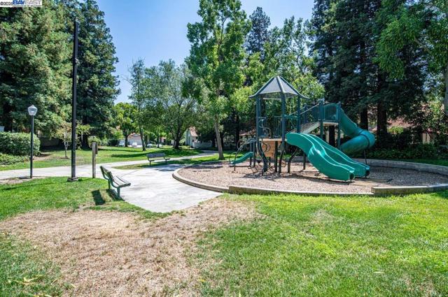 4667 Laurie Cmn, Livermore CA: https://media.crmls.org/mediaz/3848c662-15b7-4a63-8203-293f8ec43aba.jpg