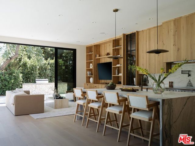 23346 Collins Street, Woodland Hills CA: https://media.crmls.org/mediaz/38495a32-586a-42df-8700-f3b36bc6d6e9.jpg