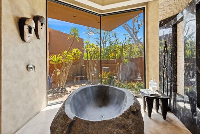 50741 Desert Arroyo Trail, Indian Wells CA: https://media.crmls.org/mediaz/38497bca-96a8-468a-8da6-ce1648d8dcda.jpg