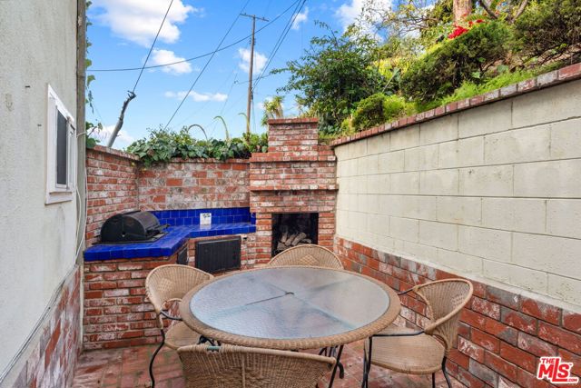 8335 W Manchester Avenue, Playa del Rey CA: https://media.crmls.org/mediaz/38498d95-dcd5-445a-b2af-a586e711a1e7.jpg