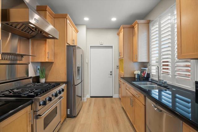 272 McDonnel Road, Alameda CA: https://media.crmls.org/mediaz/3849fe2c-33eb-45f8-9b2b-13a288ed33a8.jpg