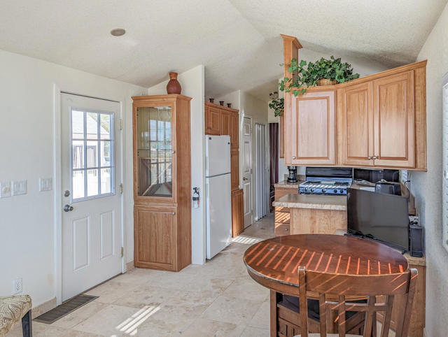 70200 Dillon Road, Desert Hot Springs CA: https://media.crmls.org/mediaz/384a0364-390b-4e25-8881-32838460f27e.jpg