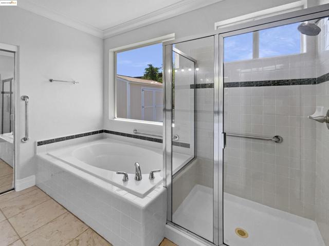 1127 Santa Margherita Way, Brentwood CA: https://media.crmls.org/mediaz/384a2eb0-a18c-46fa-9e3e-b43cead1125f.jpg