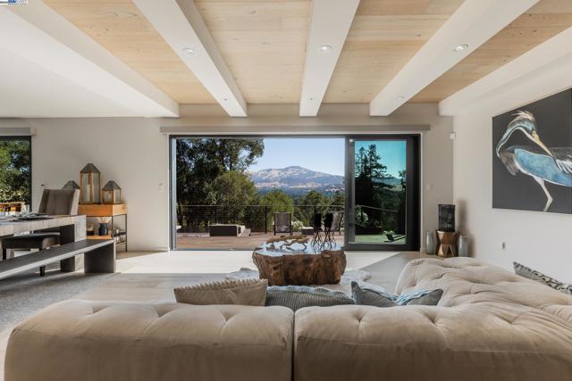 5 Sky Terrace, Danville CA: https://media.crmls.org/mediaz/384a4740-e0fc-43b5-b00d-f2a1a72e0d83.jpg