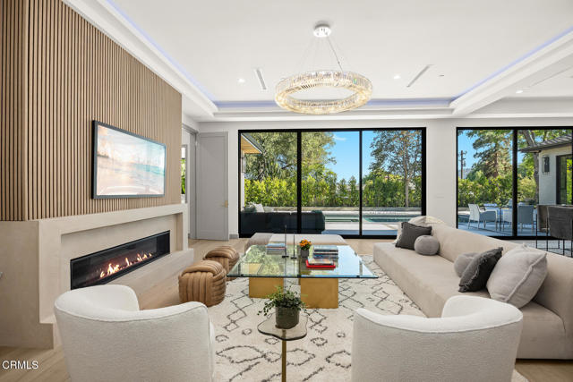 4828 Oakwood Avenue, La Canada Flintridge CA: https://media.crmls.org/mediaz/384a8c11-80f8-497e-9727-ede9eefe542c.jpg