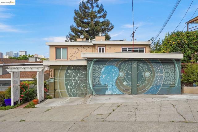 829 Vermont St, Oakland CA: https://media.crmls.org/mediaz/384ae2da-2119-429a-8be6-7ec2c67f4190.jpg