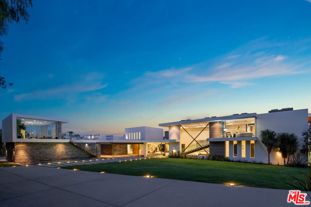 3000 Benedict Canyon Drive, Beverly Hills, CA 90210