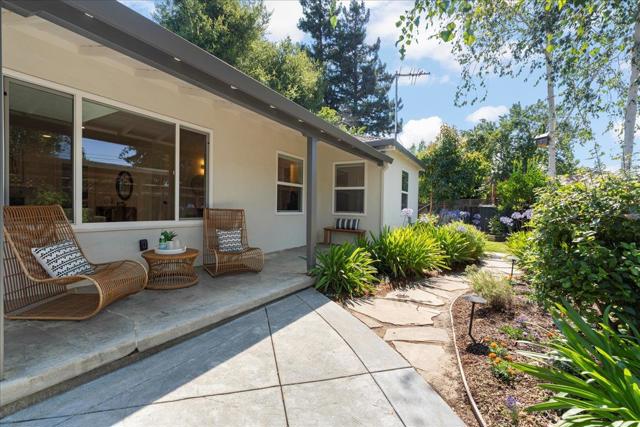 197 S Leigh Avenue, Campbell CA: https://media.crmls.org/mediaz/384aef4a-8009-465a-acd9-dd94763a3440.jpg