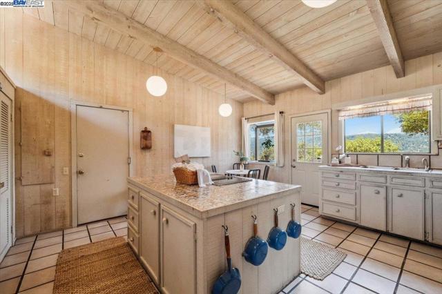 15335 Via Los Tulares, Carmel Valley CA: https://media.crmls.org/mediaz/384b28c3-b857-4cd8-926c-278daa36d70b.jpg