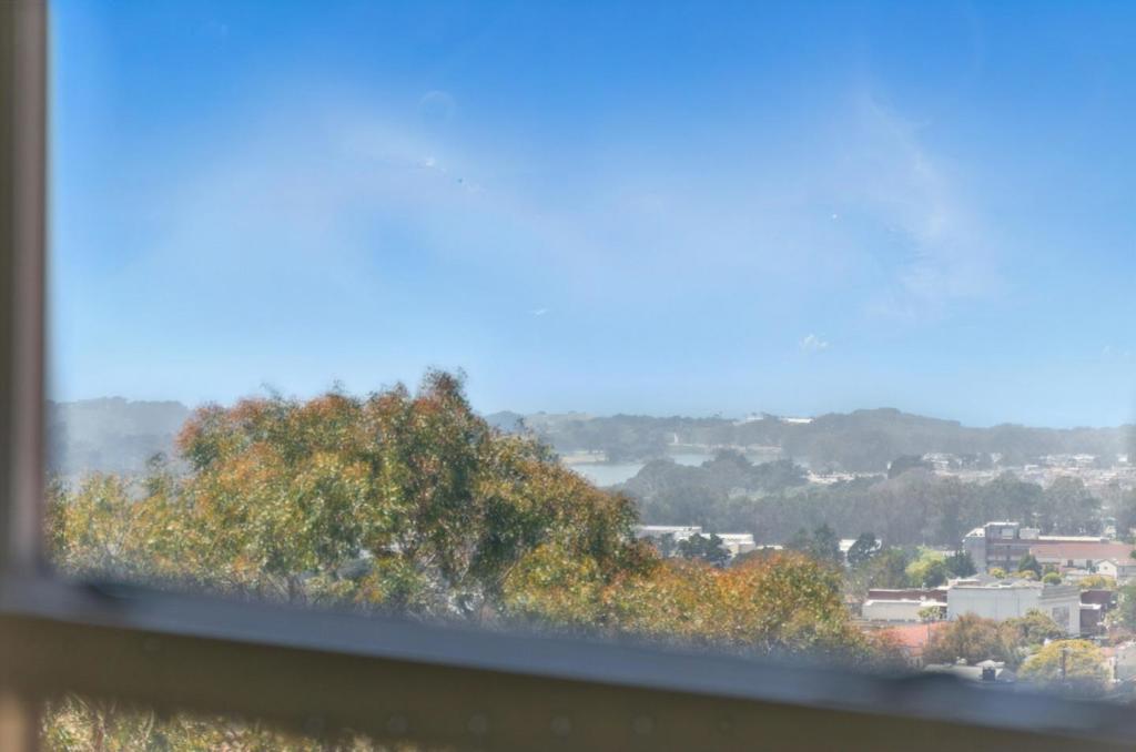 https://media.crmls.org/mediaz/384b7587-2f72-47ec-9181-c3566c7d2e62.jpg?preset=X-Large