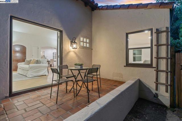 405 Kingsley Ave, Palo Alto CA: https://media.crmls.org/mediaz/384b95a6-0b30-4985-8bdd-c7b638133740.jpg