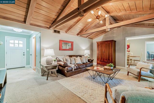 49 Terra Bella Dr, Walnut Creek CA: https://media.crmls.org/mediaz/384bdd51-2078-43fb-8ac6-b022c559bfe0.jpg