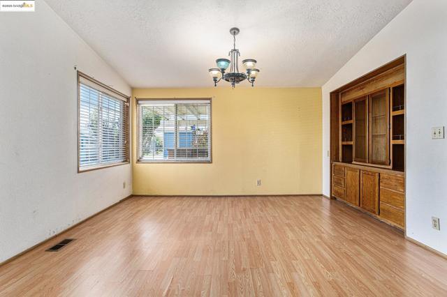 345 Benet Ct, Bethel Island CA: https://media.crmls.org/mediaz/384c142a-ed29-4bcc-ae40-d688c0e0abbe.jpg