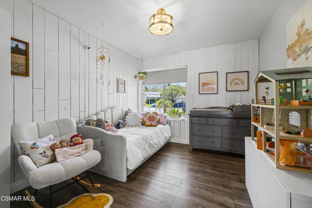 915 W Marcello Avenue, Thousand Oaks CA: https://media.crmls.org/mediaz/384cd446-57c6-40a2-8942-1f4b6515e131.jpg
