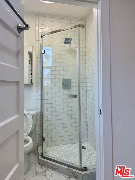5520 Franklin Avenue, Los Angeles CA: https://media.crmls.org/mediaz/384e16c0-2cf0-4c22-beff-b77d84e65791.jpg