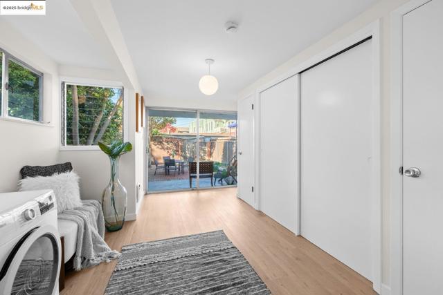 1241 Park Ave, Alameda CA: https://media.crmls.org/mediaz/384e3b4f-eee5-4301-957e-8e48853ddab5.jpg