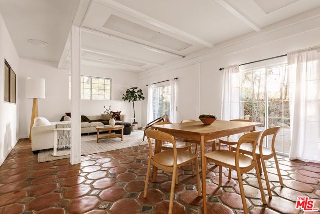 20500 Paradise Lane, Topanga CA: https://media.crmls.org/mediaz/384f032d-83ba-4dfe-9caa-0e737990894b.jpg