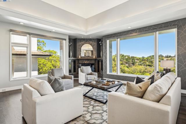 11 Leslyn Lane, Lafayette CA: https://media.crmls.org/mediaz/384f4281-eb6b-4f90-aa9f-a010543c969d.jpg