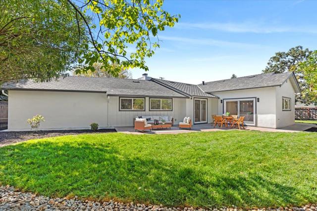 15640 Gardenia Way, Los Gatos CA: https://media.crmls.org/mediaz/384fb338-a8cb-4b36-8e1a-da0693de046c.jpg