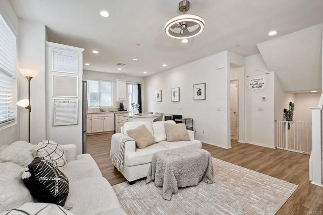 2211 Solara Lane, Vista CA: https://media.crmls.org/mediaz/384fd07e-1fbe-4289-a283-4ab21dec9219.jpg