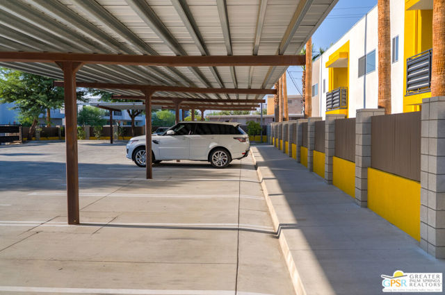 588 E San Lorenzo Road, Palm Springs CA: https://media.crmls.org/mediaz/384fd184-d00f-42c9-8e6e-46a6ae8ea089.jpg