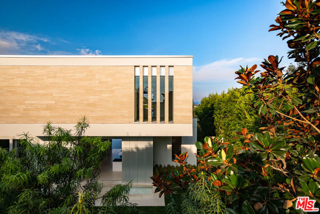 642 Perugia Way, Los Angeles CA: https://media.crmls.org/mediaz/384fe2ac-8580-4c5d-b4fc-264a716e7d69.jpg