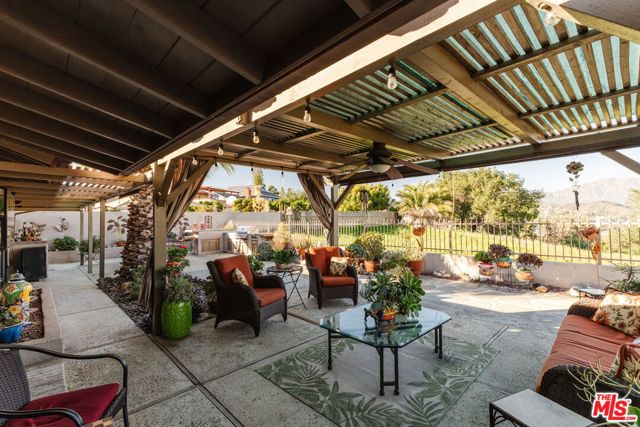 4837 Round Top Drive, Los Angeles CA: https://media.crmls.org/mediaz/384fee91-63ca-4507-9710-3a847db5a1f0.jpg