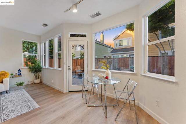 102 Waterview Dr, Richmond CA: https://media.crmls.org/mediaz/385018ae-d474-4983-9b18-2cab39116f3c.jpg