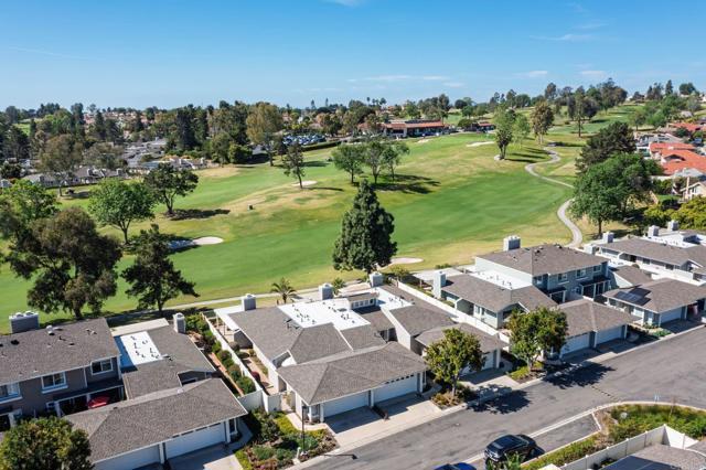 Detail Gallery Image 5 of 43 For 1015 Gleneagles Pl, Vista,  CA 92081 - 2 Beds | 2 Baths