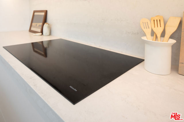 1943 Sunset Plaza Drive, Los Angeles CA: https://media.crmls.org/mediaz/3851369a-d1df-4228-8a44-77aaccf56313.jpg
