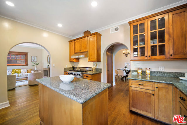 588 N Gower Street, Los Angeles CA: https://media.crmls.org/mediaz/3851ec1d-7e88-4d9b-8f7a-ba79028a028f.jpg