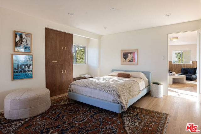 1333 E Palmer Avenue, Glendale CA: https://media.crmls.org/mediaz/38525791-1d42-497a-9072-330ca2ce18c6.jpg
