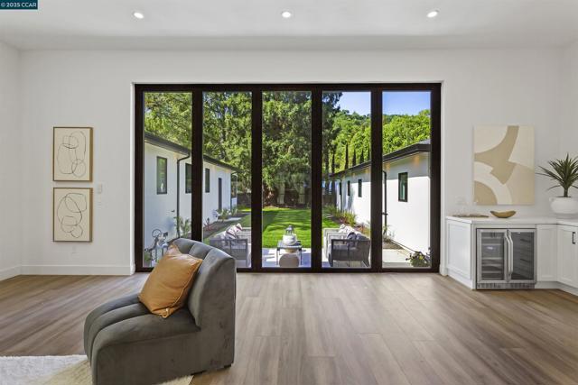 2559 Romley Ln, Alamo CA: https://media.crmls.org/mediaz/38527df9-fee9-480f-95c7-cf6491271798.jpg