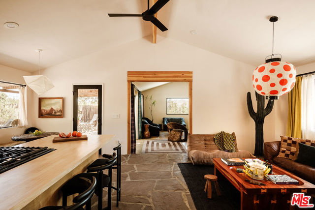 11051 Pinon Avenue, Morongo Valley CA: https://media.crmls.org/mediaz/3852d804-7247-44b7-a42d-659bb9be54b9.jpg