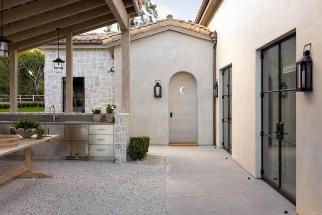 17845 Via de Fortuna, Rancho Santa Fe CA: https://media.crmls.org/mediaz/3852f018-7960-4c0f-b0a8-fc84cd9dce9d.jpg