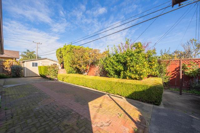 826 Central Avenue, Salinas CA: https://media.crmls.org/mediaz/38542a62-e2dd-4ba5-bcf6-60f331b6b124.jpg