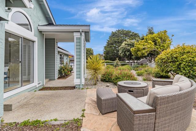 2100 Winged Foot Road, Half Moon Bay CA: https://media.crmls.org/mediaz/38543e4d-e545-47ba-bca2-c95357de65e7.jpg