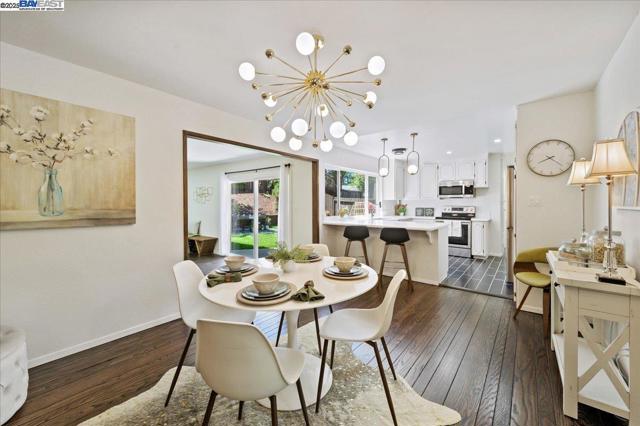 7606 Desertwood Ln, Pleasanton CA: https://media.crmls.org/mediaz/38549089-6cc2-4eab-9011-8dcc99c95bc5.jpg