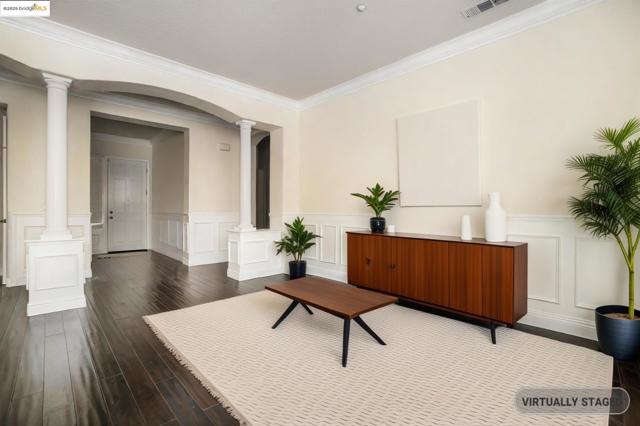 1839 Elizabeth Way, Brentwood CA: https://media.crmls.org/mediaz/3854ae25-5dab-4bbe-a9c0-8ba3c2201f9e.jpg