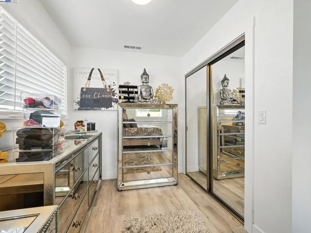 2579 Jacobs St, Hayward CA: https://media.crmls.org/mediaz/38553fdd-97d4-4918-bbd7-dda2df6875ff.jpg